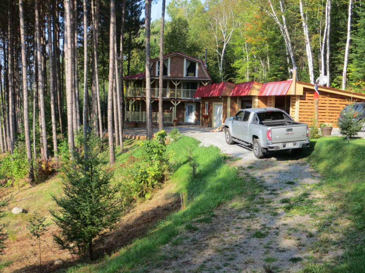 La Maison Sous Les Arbres Saint Roch de Mekinac Exterior photo